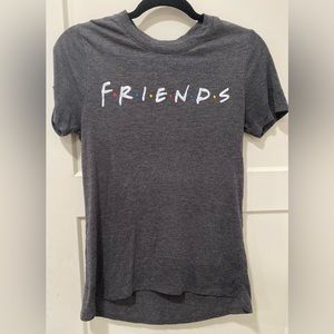 FINAL PRICE 💚 📺EUC Friends graphic Tee size S